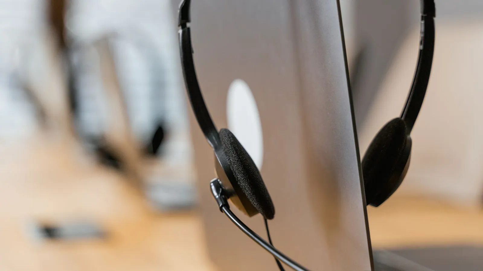 Custom AI for Customer Experience: Resolve Fast, Hand Off Clean